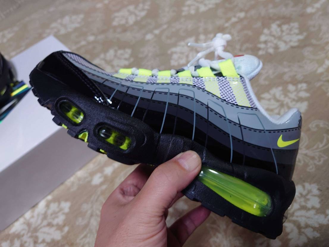 ようやく息子のエアマックス到着
自分のと同じタイプがいいん