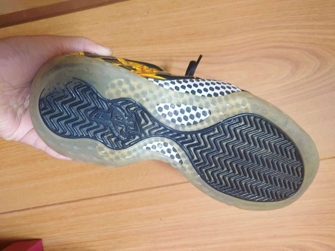 修理完了
アウトソールの黄ばみ取りにトータル48時間。
