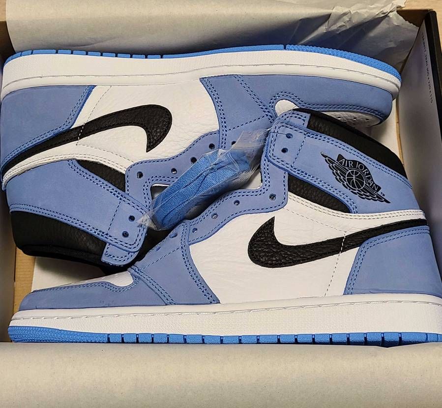 父へのプレゼント！

何歳になってもスニーカーを楽しんでほしいもんです。