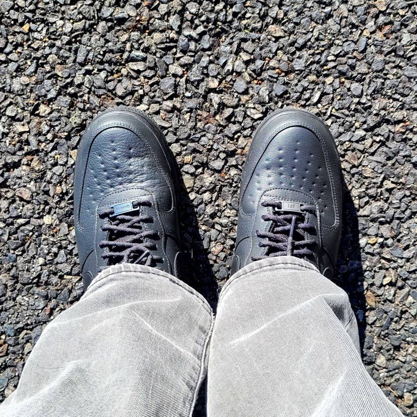 こいつ革の質が良いからなのか知らんけど
やけにカッコ良く見える。不思議