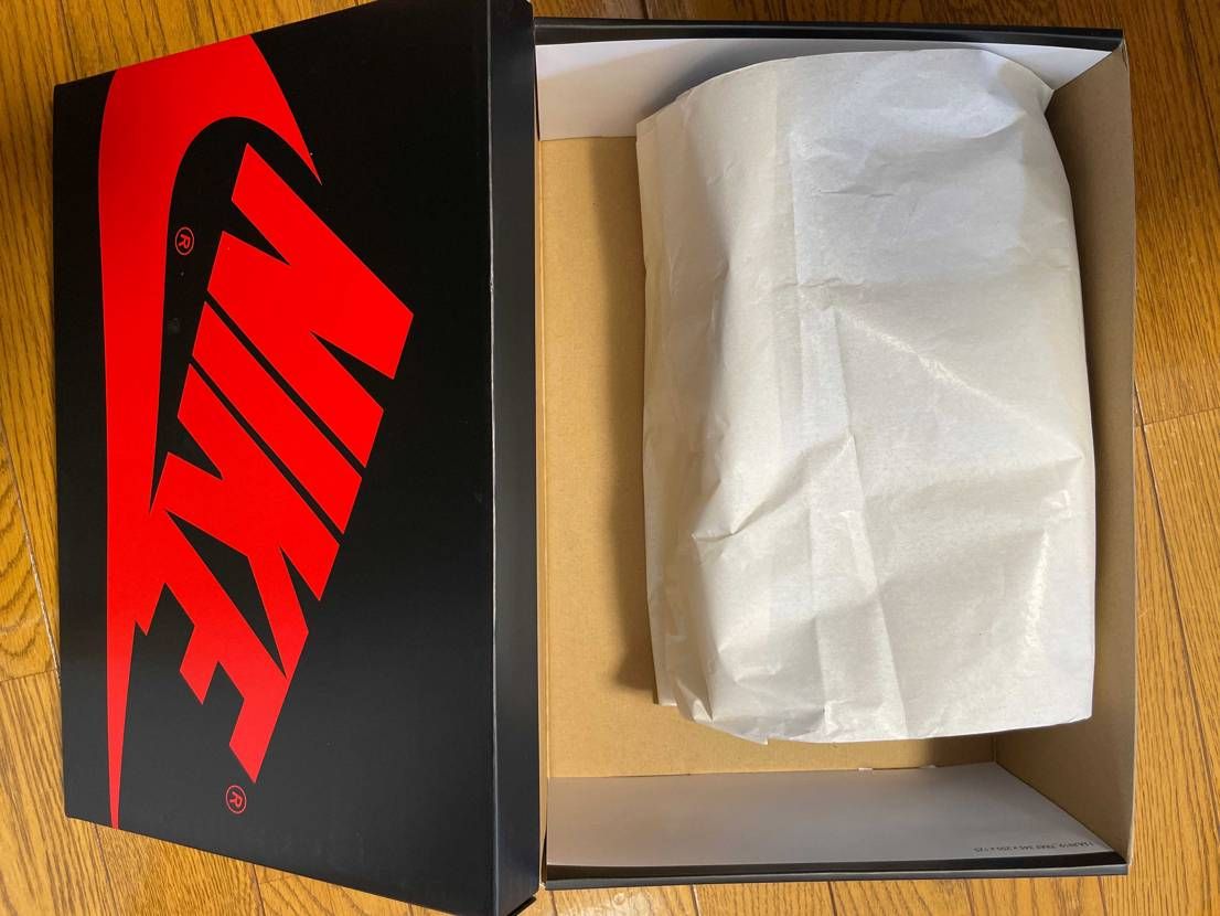届いたんだけど絶対箱のサイズ間違ってる
デカすぎんだけどw
28.5でこれよ