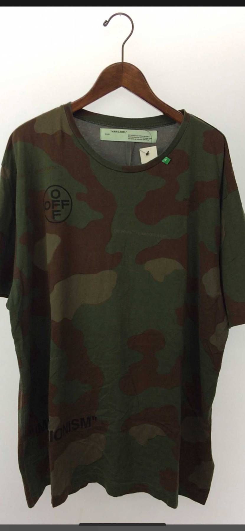 なんでオフホワイトのTシャツが欲しくて、他の方の意見を聞こうとすると投稿削除され