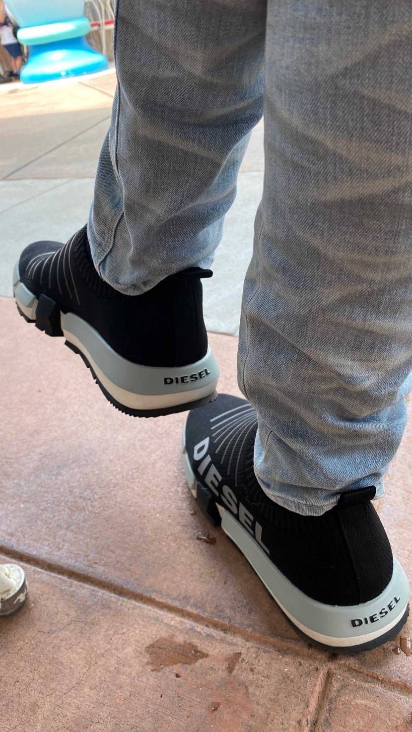 ナイキとかアディダスとかじゃなく、たまにはこんなスニーカーも！
セール価格でジ