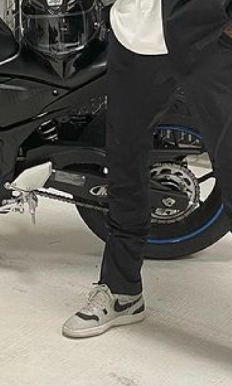 AJ1でもダンクでも無いような…
また新しいの作ったんかな