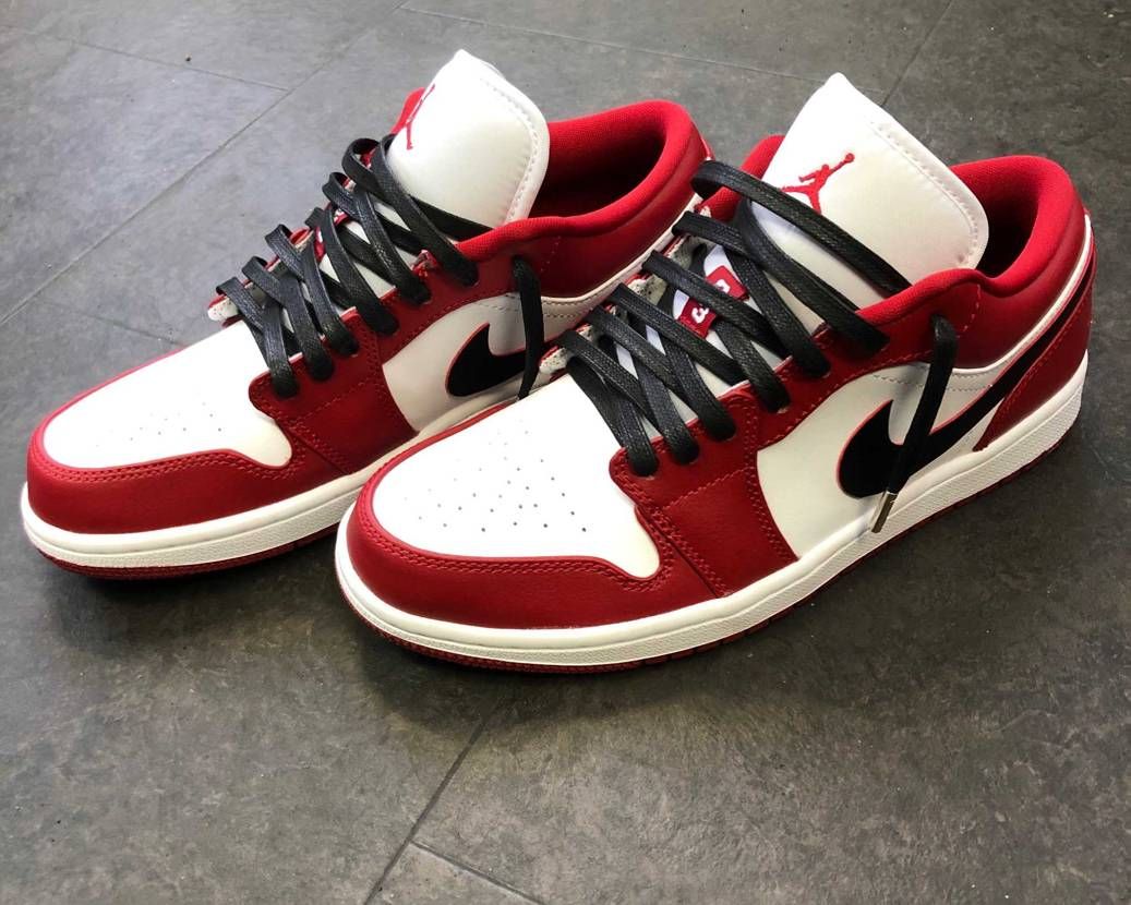 スウッシュにカッティングステッカー貼ってみました！
いつでも簡単に剥がせるので