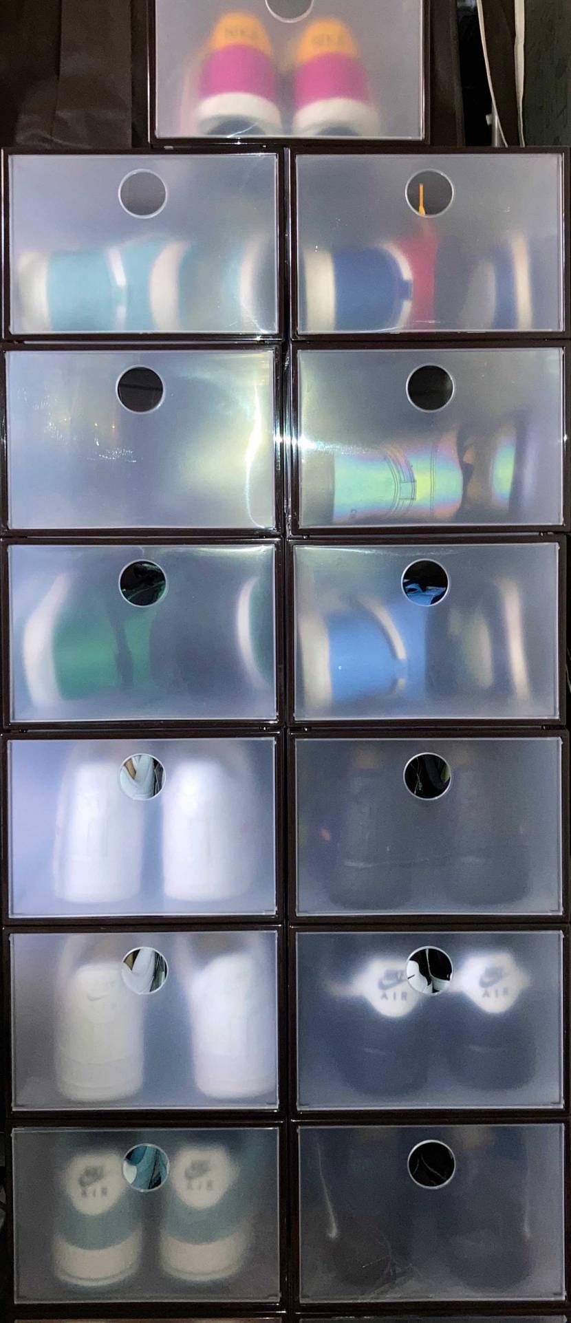 皆さんのスニーカーの保存管理を教えて欲しいです。
こーゆー風に置いたら日光とか