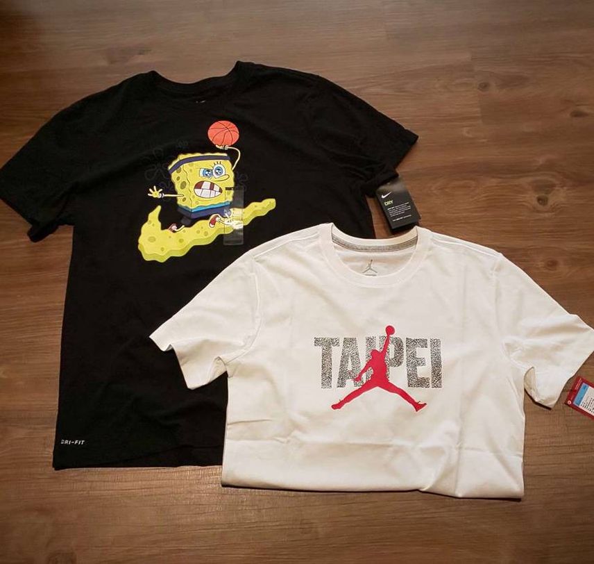 買えなかったスポンジボブTを出張先の台湾でたまたま見つけてGOT'EM!
行って