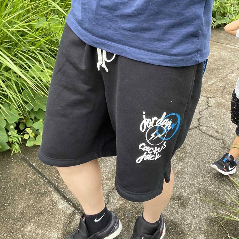 サイズ感、注意!
185cm Lサイズでこんな感じです。
USなんでデカイで