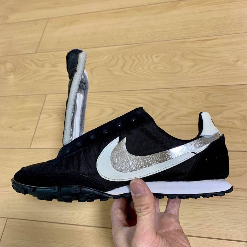 ワッフルレーサーを改造中🤔
こんな感じでシルバーのレザーを縫い付けたいと思いま