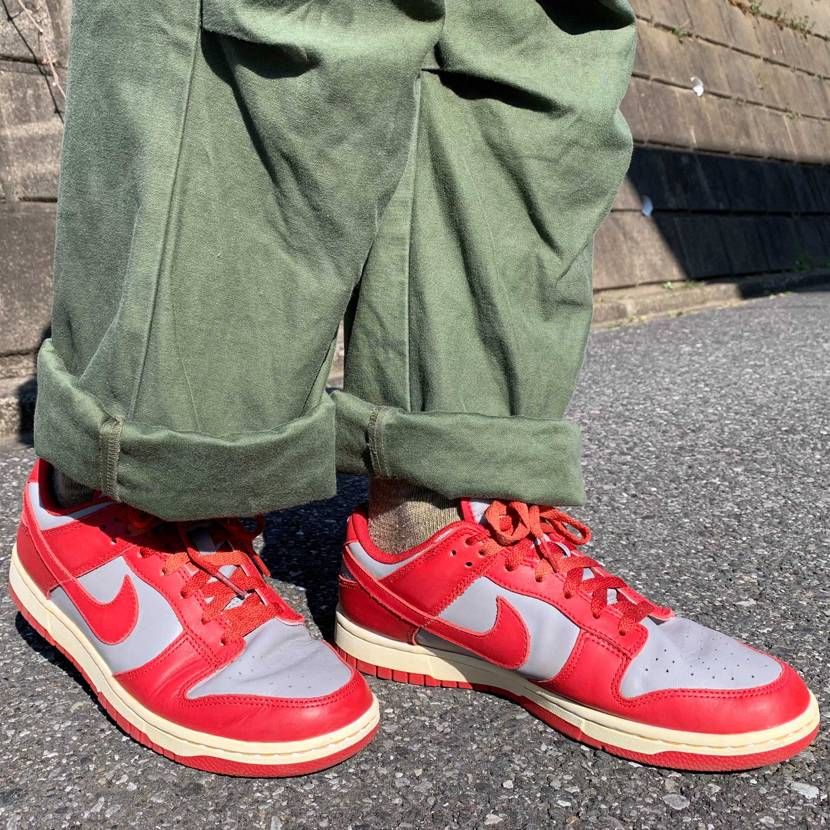 #nikedunk
履き皺を作ったり、サンドペーパーで使用感出したり、ソールを