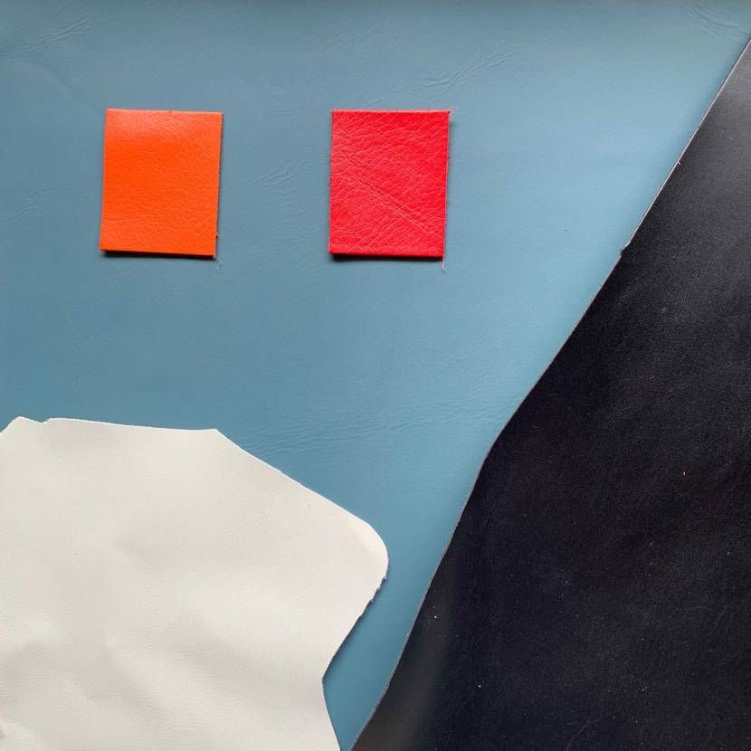 スニーカーそのものではないポストなのですが、良い青緑のレザーが入手できたので、次