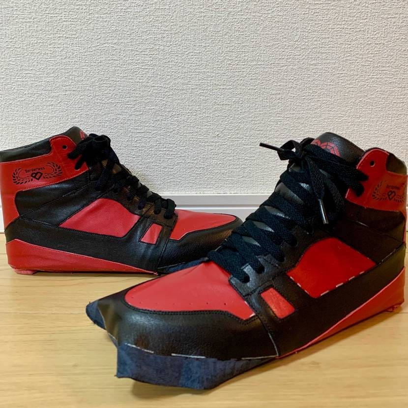 つり込み用の釘を4本ずつ打ち込んだところ😌
爪先は低く、踵は垂直に立つ大シルエ