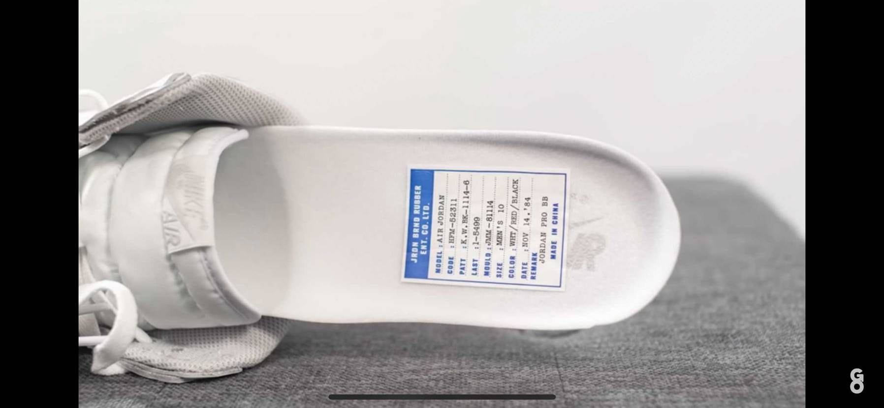 メルカリでニュートラルグレーを買いました。
一枚目が購入し