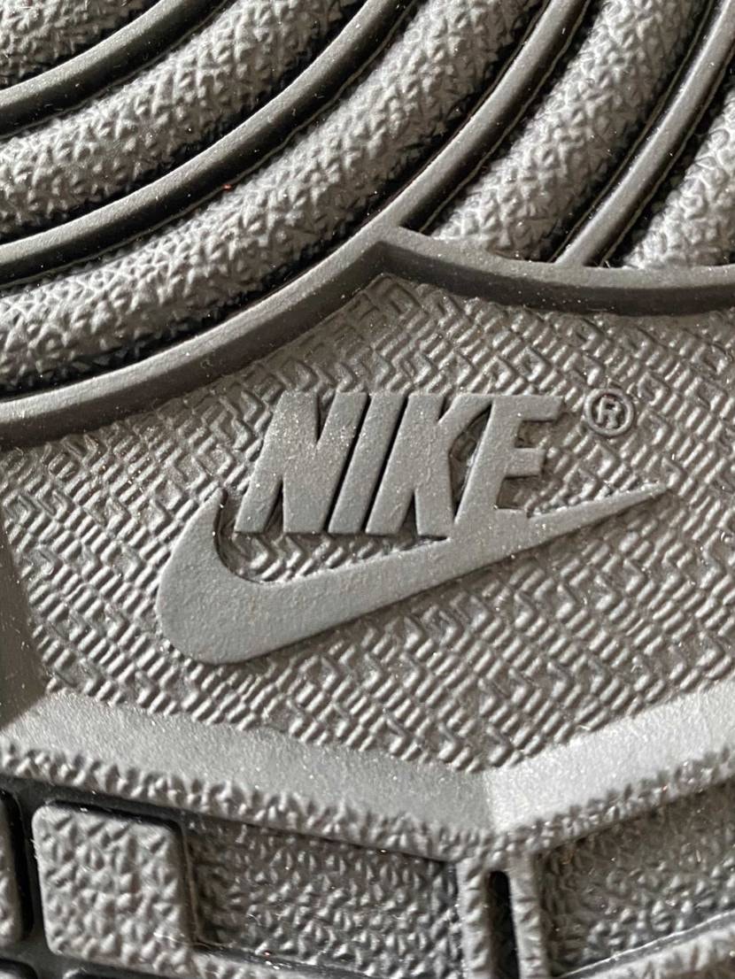 初ああジョーダン1をスニーカーダンクで買ってのですが教えて欲