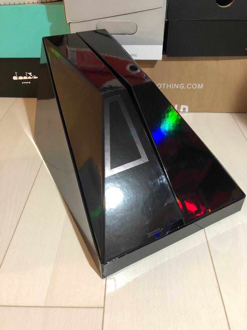 バグスタンパー届いたー!
ゲーミングPCみたいな箱は置き場に困るけどインパクト
