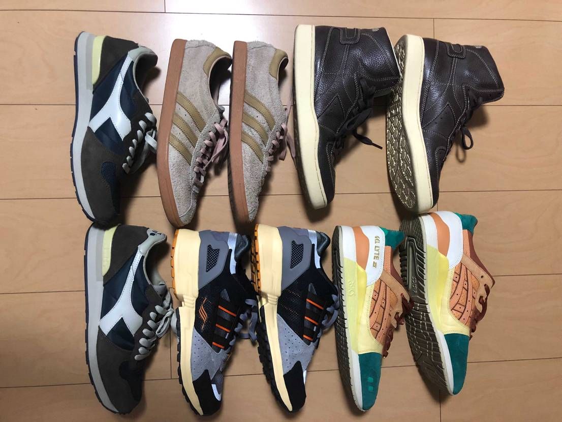 ようやく秋っぽくなってきたし濃い色使いのスニーカーやらブラウン系のスニーカーをク