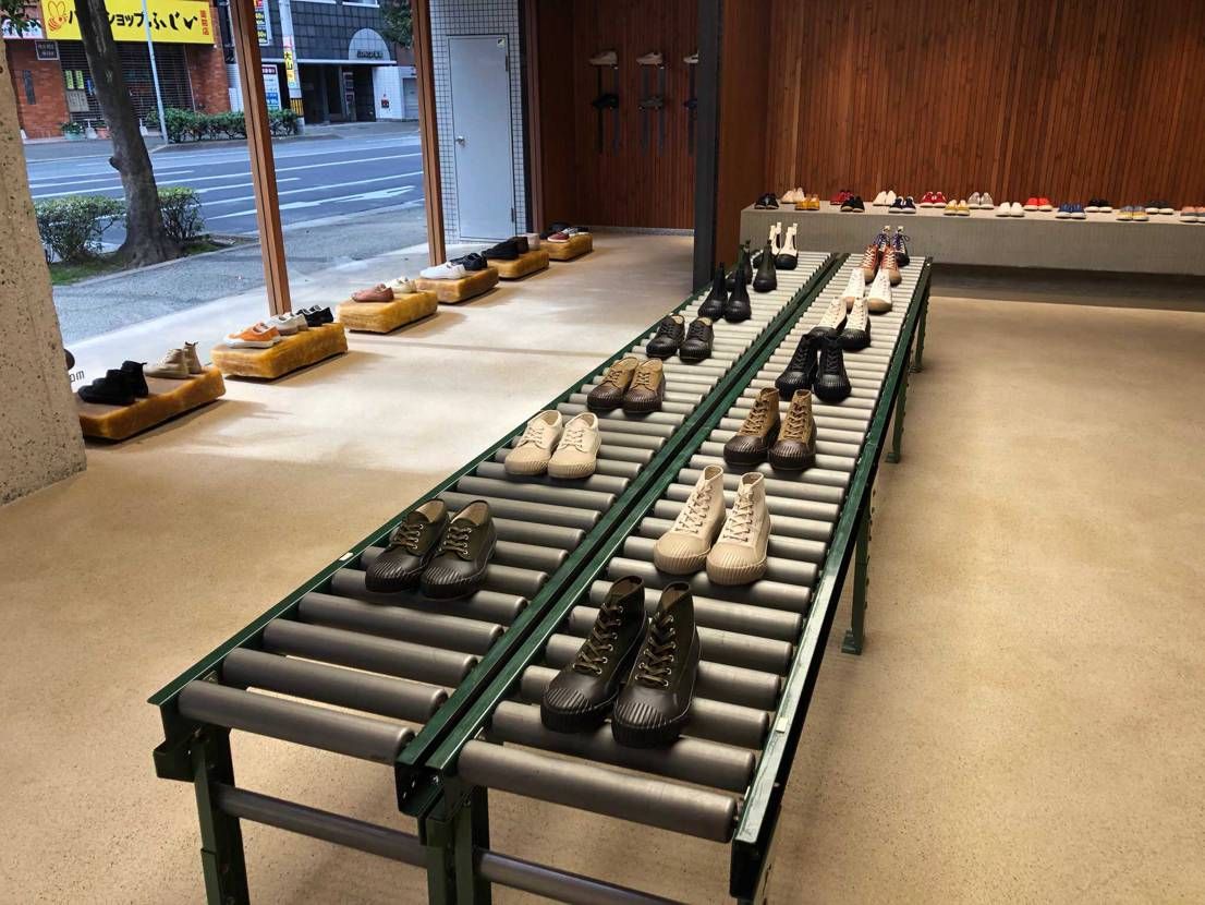 以前に福岡のムーンスターの店舗にお邪魔した時に撮影した写真を