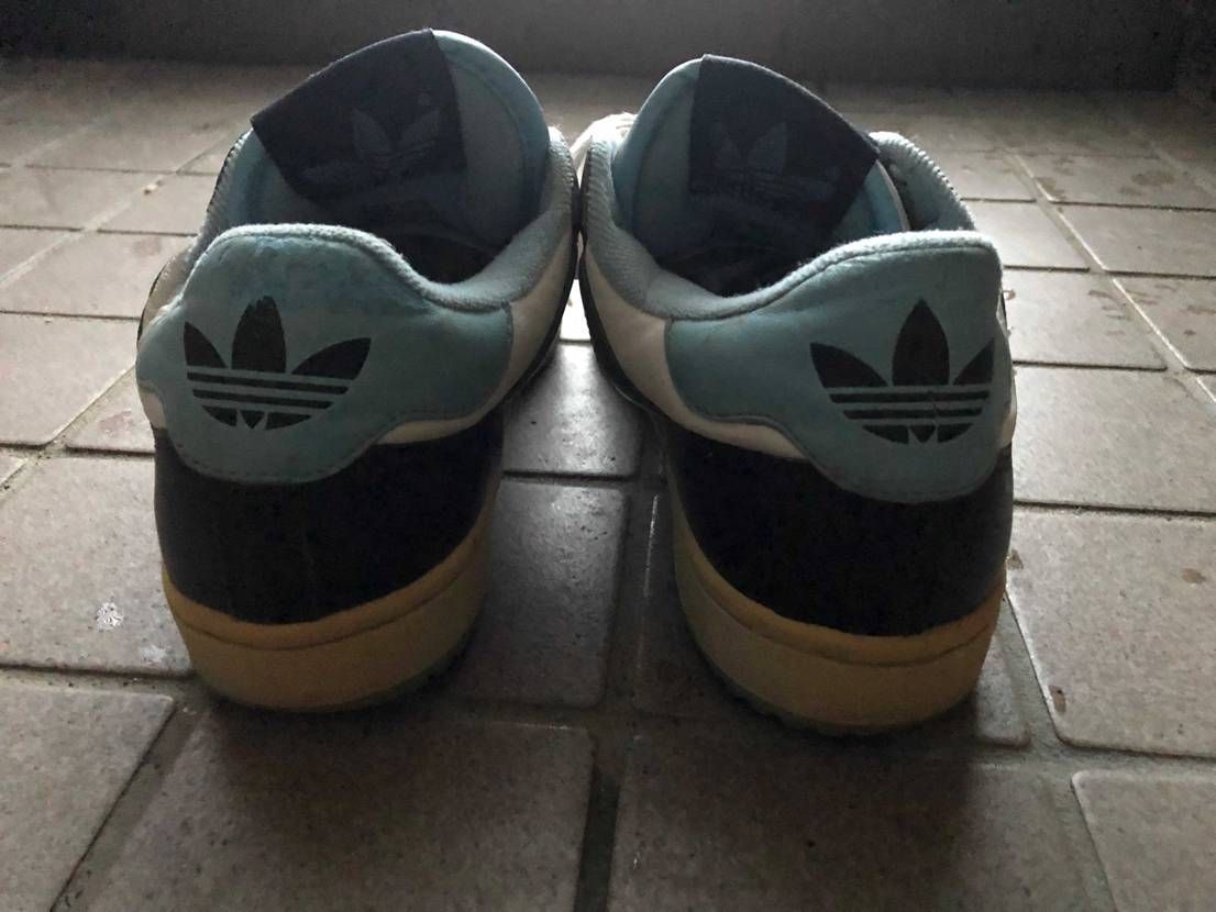 実家にあるスニーカーを発掘してみました。
adidas D