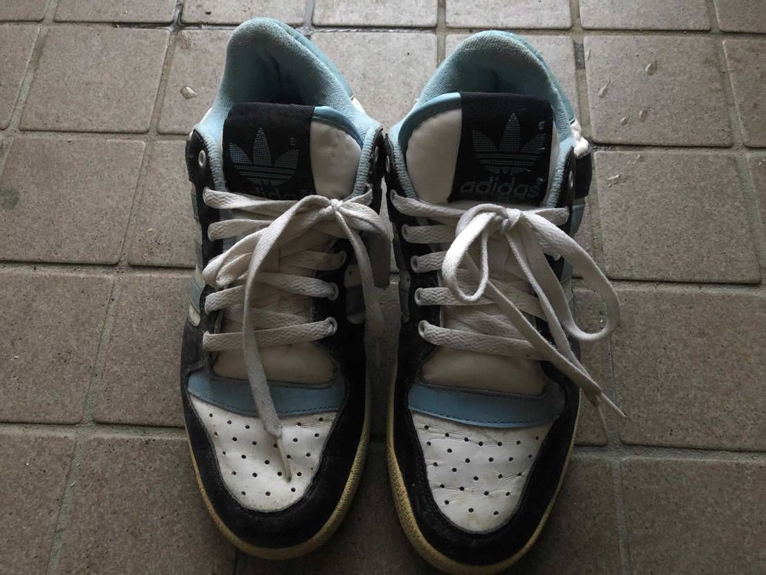 実家にあるスニーカーを発掘してみました。
adidas D