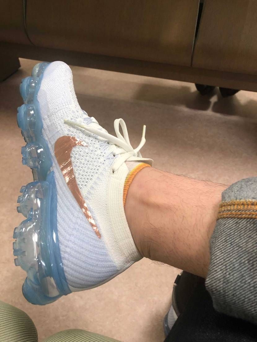 病院の待合室での一コマ📸

vapormaxのレディースモデルなので横幅が狭