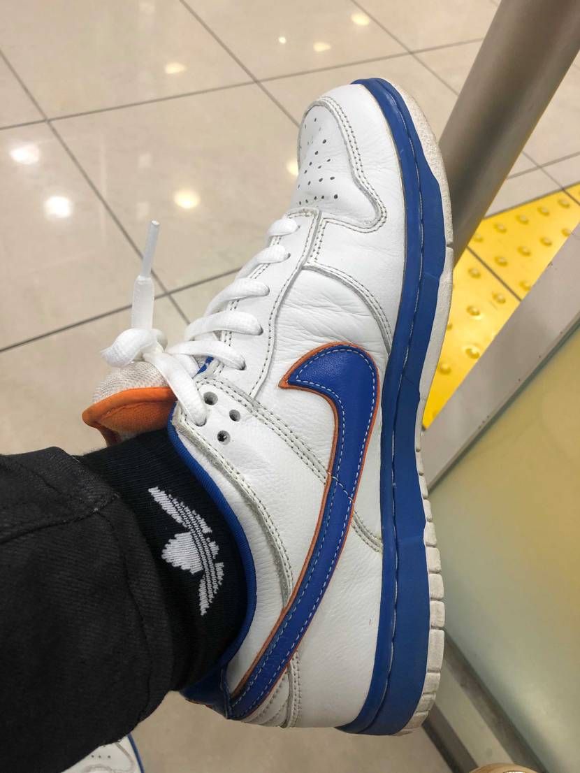 本日の一足　dunk low sb MEDICOM です。
個人的にスウッシュ