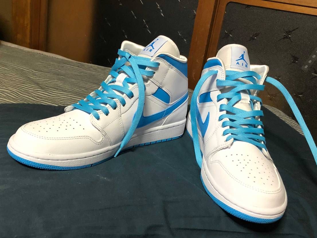 先日購入したWMNSのAJ1のシューレース をUNCカラーに交換してみた😆　色合
