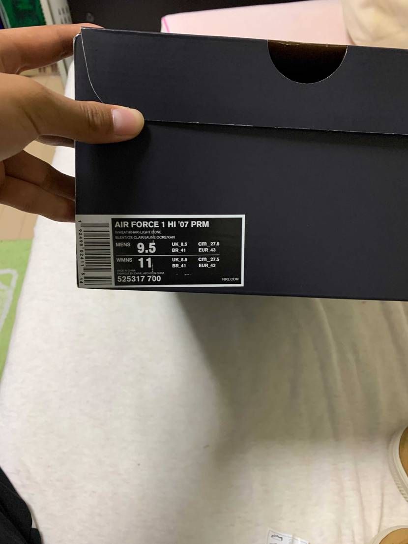 エアフォース1をメルカリで購入したのですが、いろいろ怪しい点