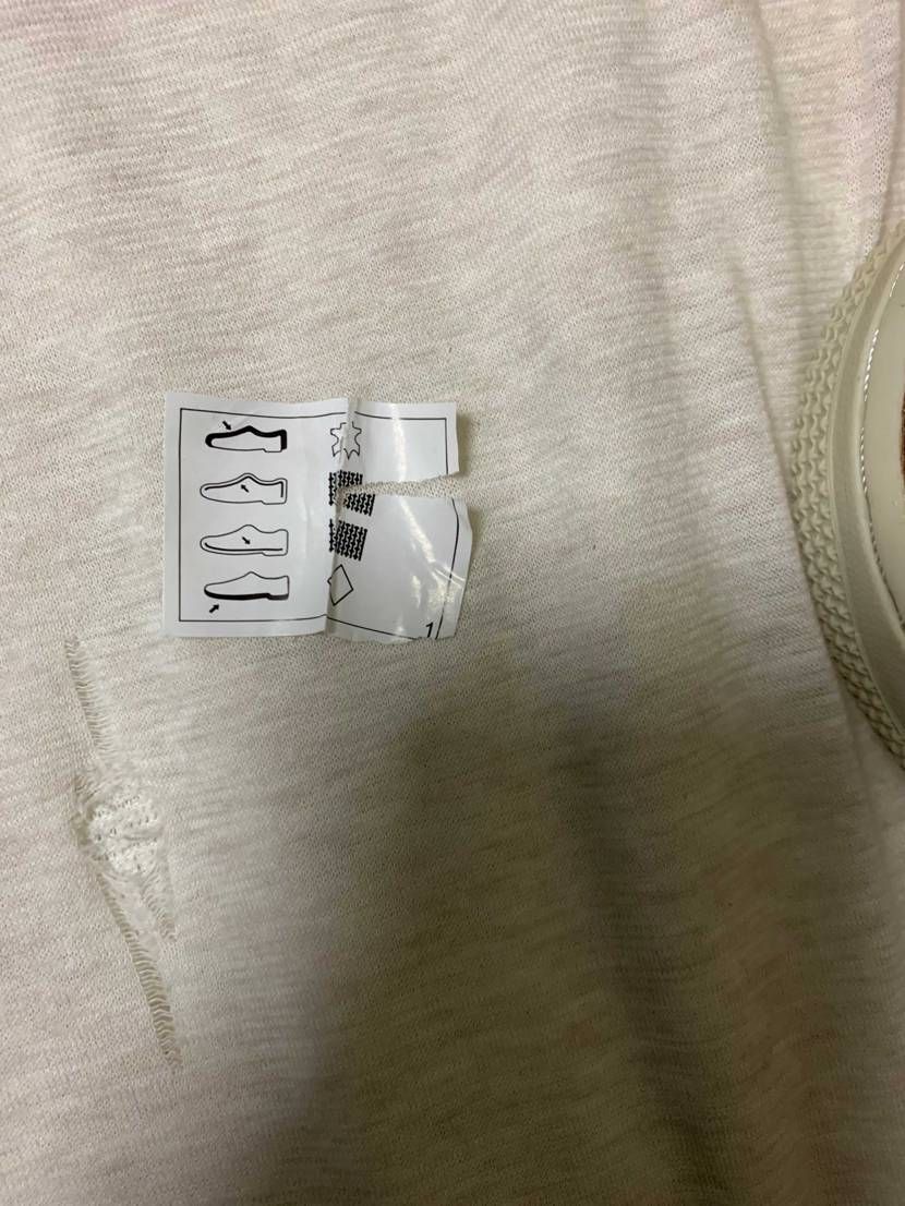 エアフォース1をメルカリで購入したのですが、いろいろ怪しい点
