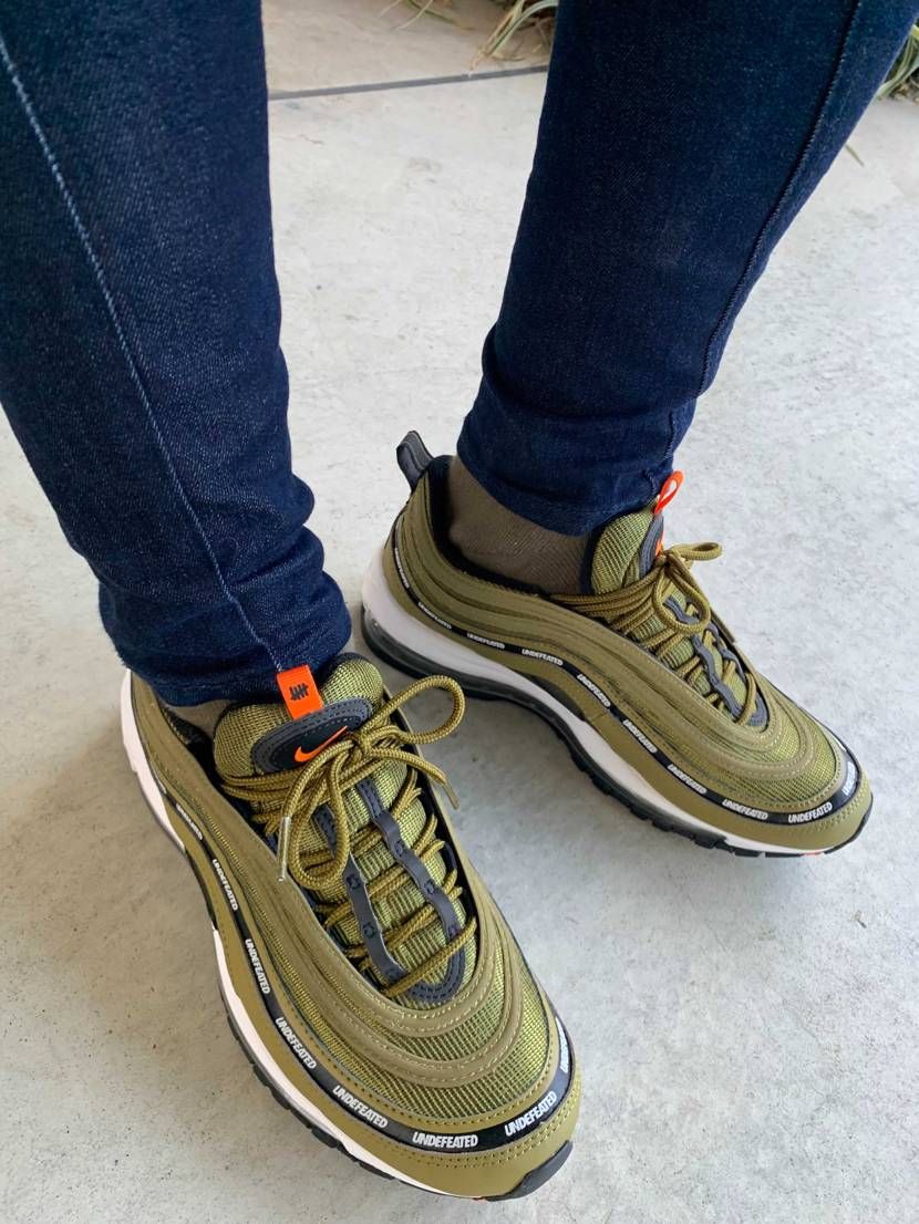 酷評の投稿だらけのアンディMAX97初おろし!
カーキのスニーカー持ってなかっ