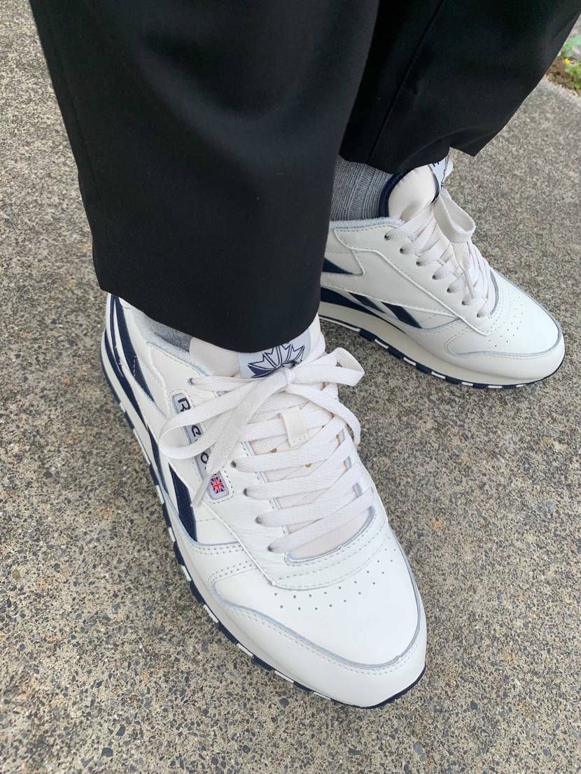 Reebok クラシックレザー1983。
レザーの質感、洗練された佇まい、靴擦