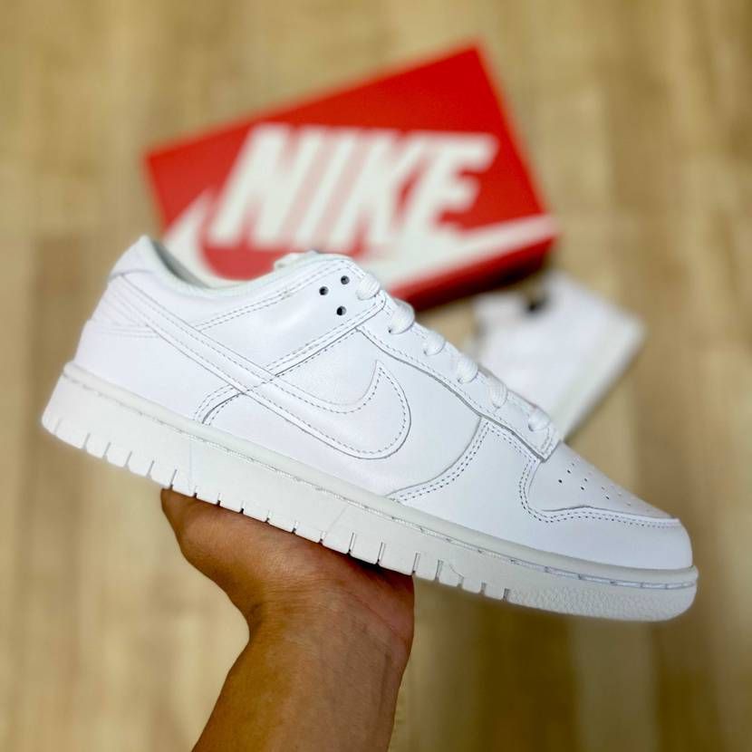 トリプルホワイト❤️
ダンク版エアフォース的な✌️
なんで残ってるのか謎な一