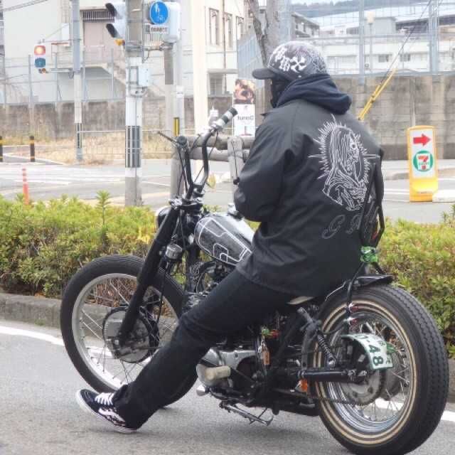 オフホワイト ナイキ エアフォース1 ユニバーシティゴールド のコーデ 口コミ投稿 蛍光色はヤンキーみた Byじじいはちね スニーカーダンク