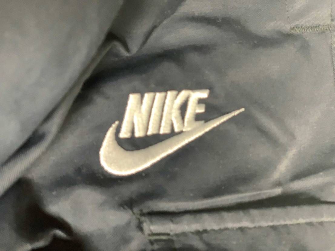 このNIKEの文字の刺繍だけ取りたいんですけど誰か良い方法を教えてください🥺🥺