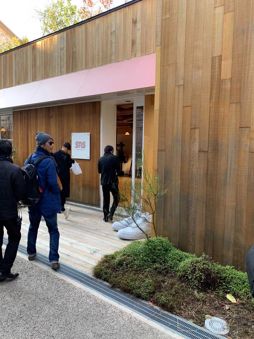 SNS今到着😎現時点で数100人並びみたいです！