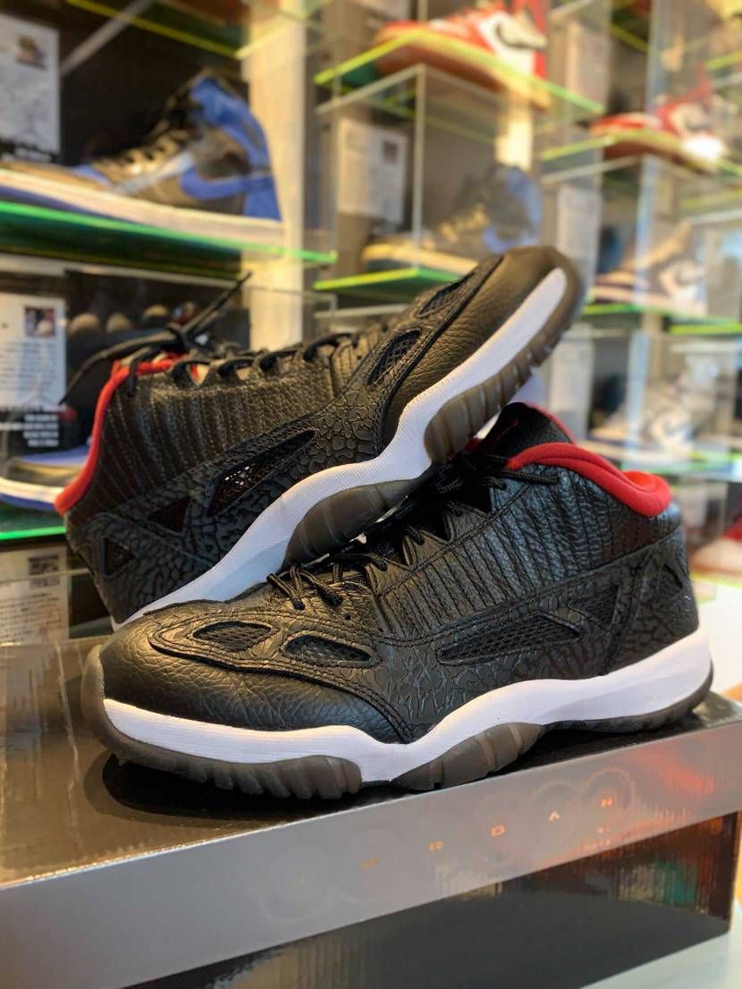 今日は久しぶりのリセールショップで、AJ11ロー2011ゲッ