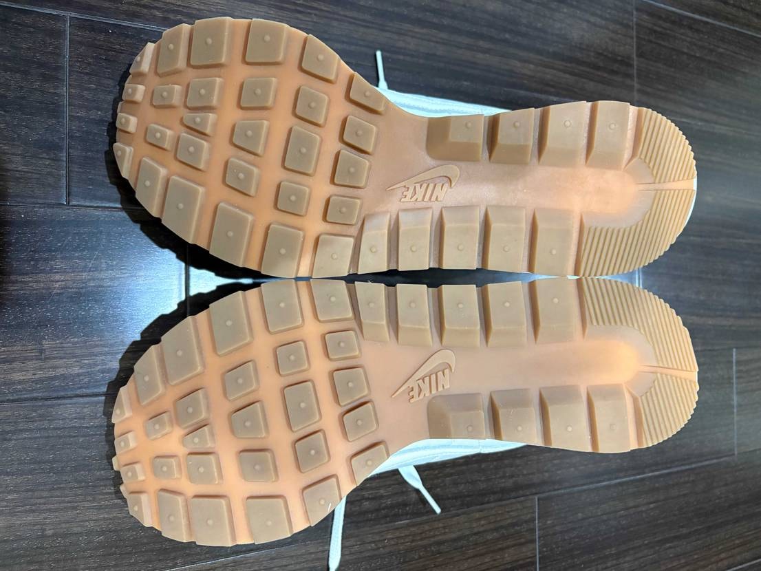 ホワイトガム、26.5㎝未使用に近い
出品しています。
