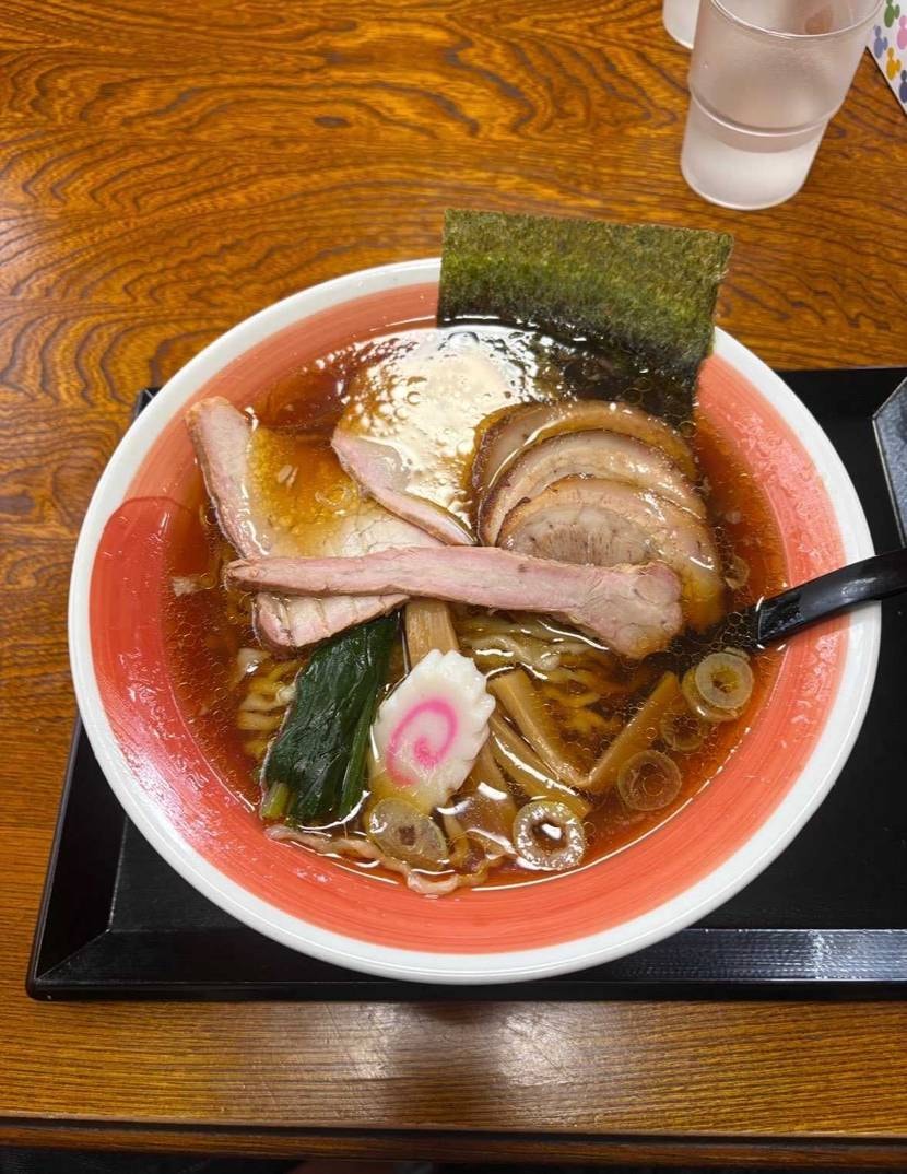 最近スニーカー履いてないもので、こちらに投稿するのは大変恐縮