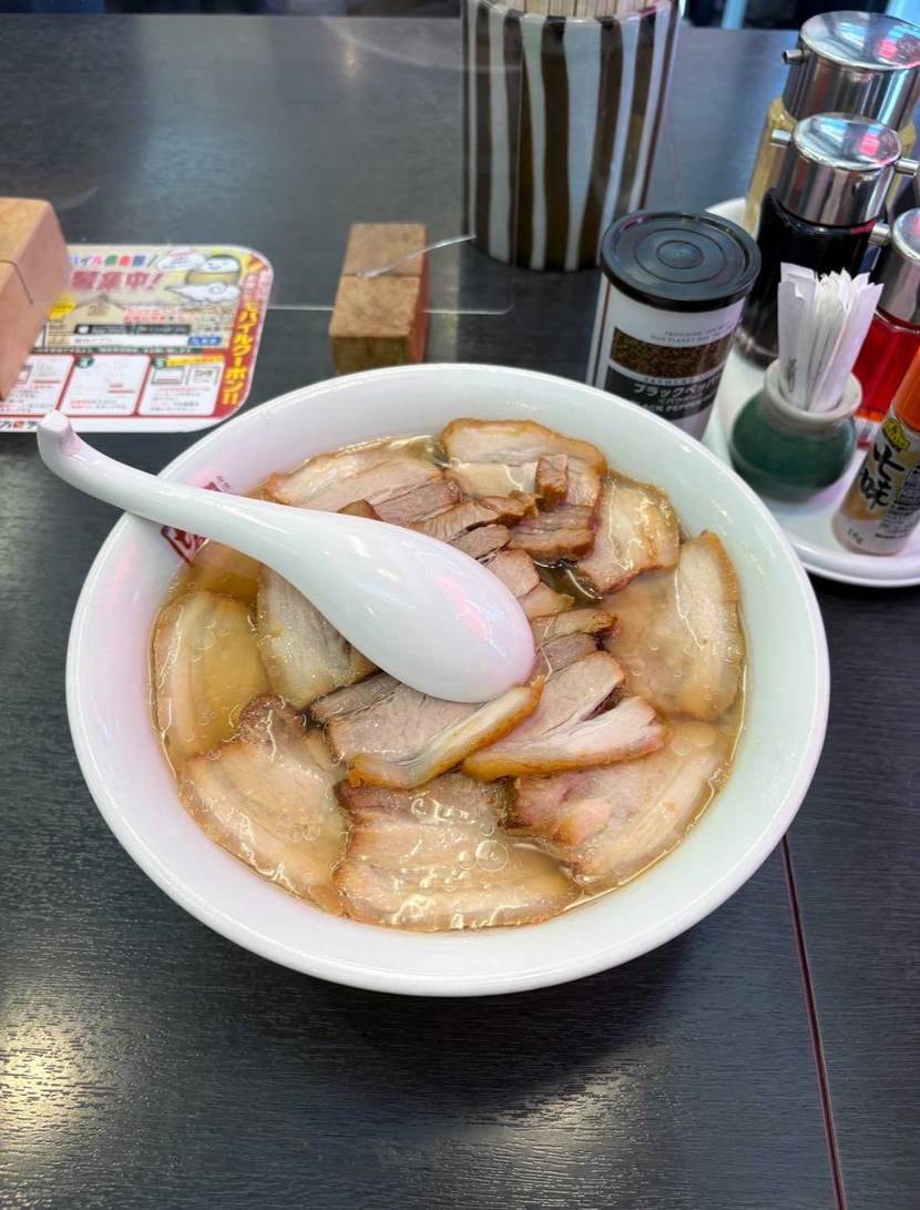 最近スニーカー履いてないもので、こちらに投稿するのは大変恐縮