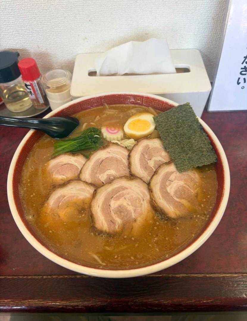 最近スニーカー履いてないもので、こちらに投稿するのは大変恐縮