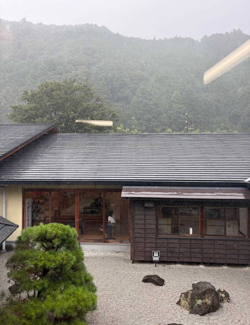 帰省でいつものマイ湯へソムってきました♨️

雨の中の♨