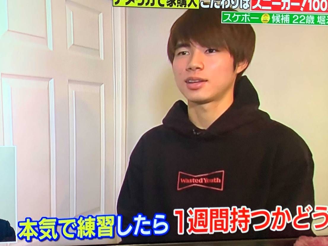 このスニーカーなんですか？？