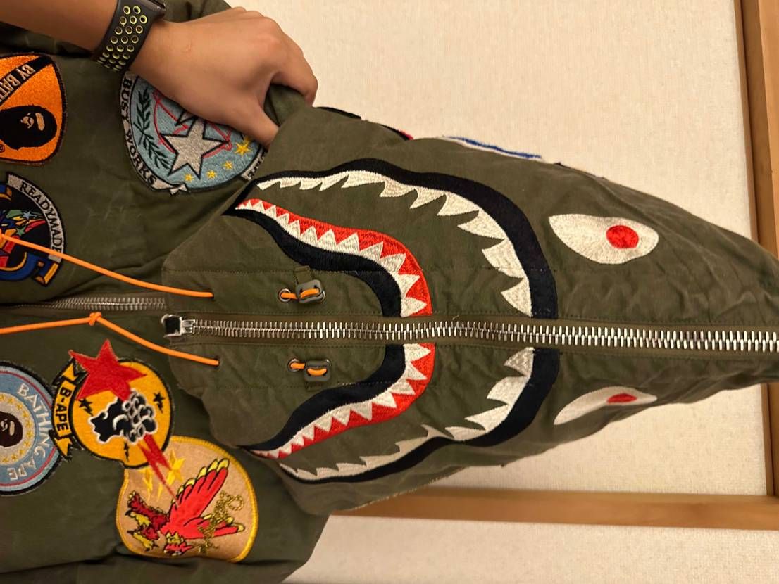 バイマよりは安くするのでどなたか買いませんか、、
レディーメイド×エイプのダウ
