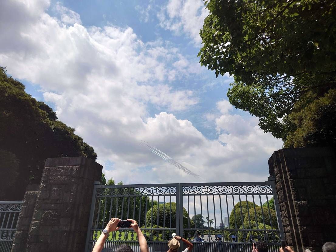 家族で新宿御苑にブルーインパルス見に行きました
ほかの投稿者みたいにレアなスニー