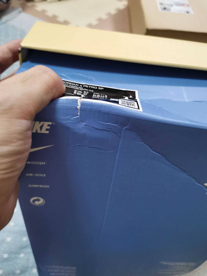 さすが佐川…
よりによって取っておきたい箱に限っていつもより