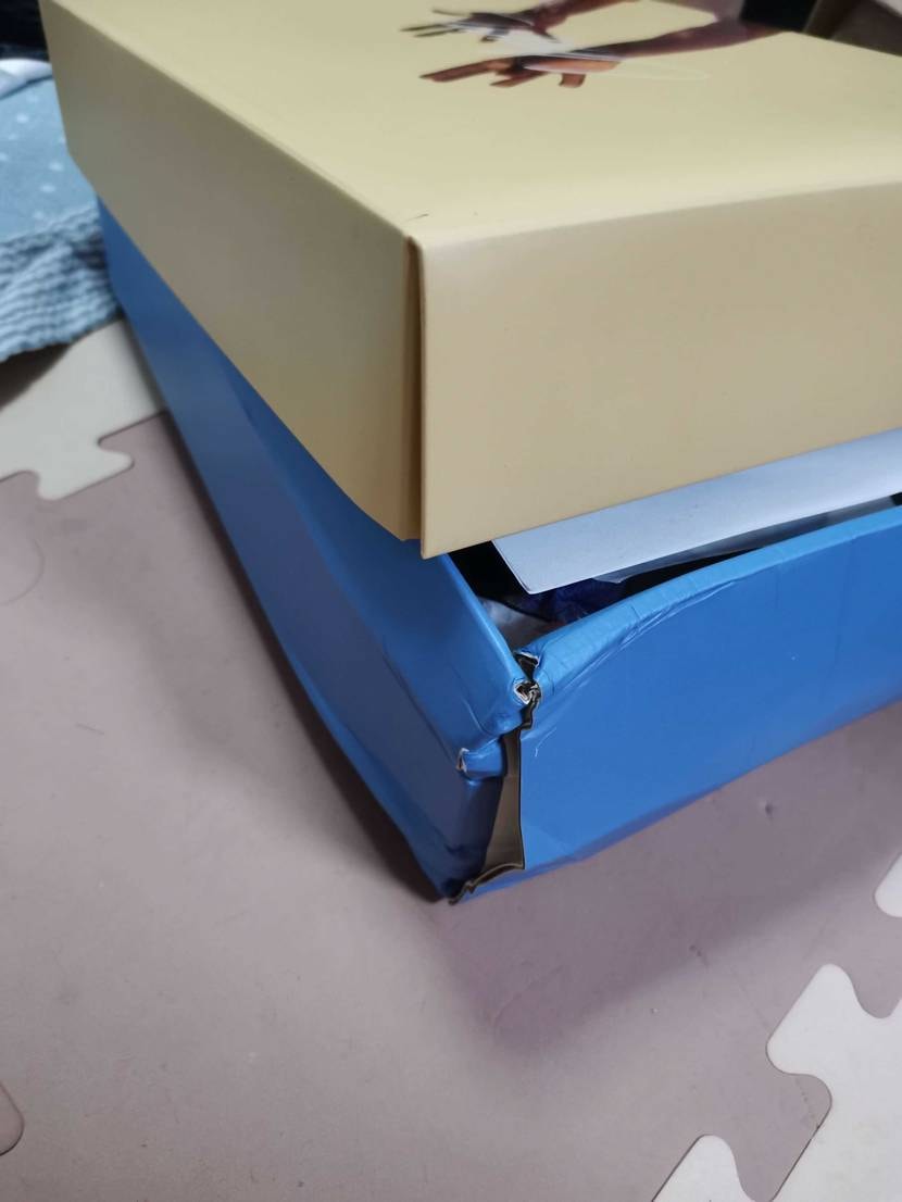 さすが佐川…
よりによって取っておきたい箱に限っていつもより