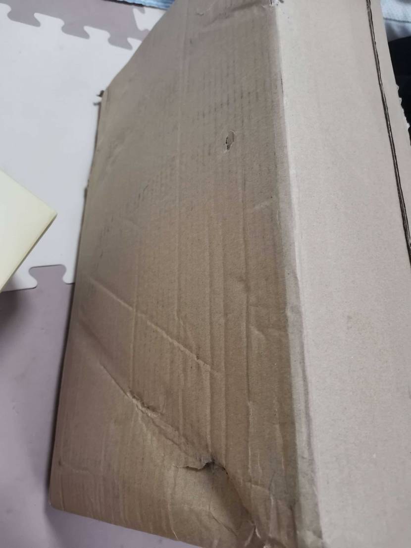 さすが佐川…
よりによって取っておきたい箱に限っていつもより