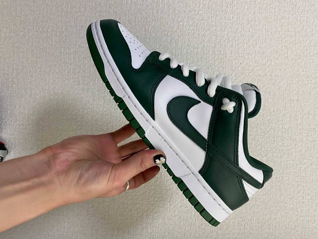 シューレースの白とグリーン
どちらの方がいいと思いますか？　

グリーン悪