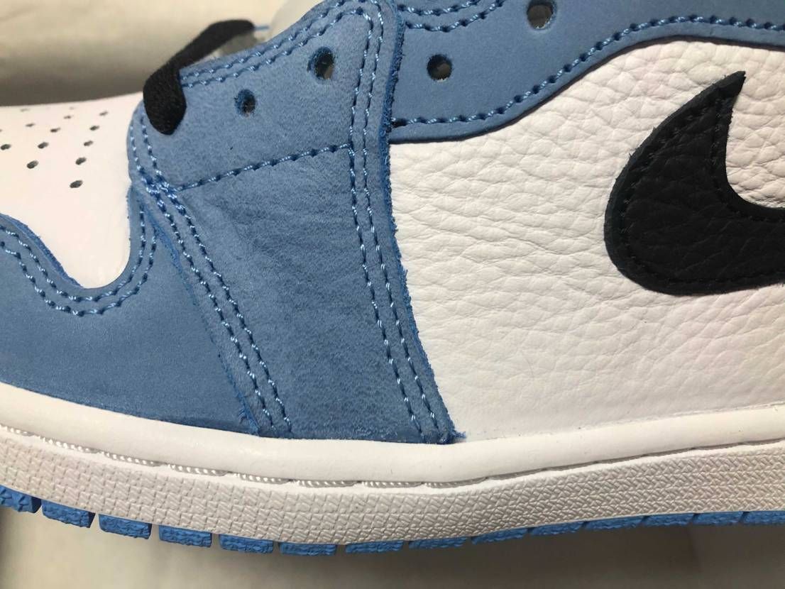 この質感の違いわかりますか？笑
そして縫われてない。笑
