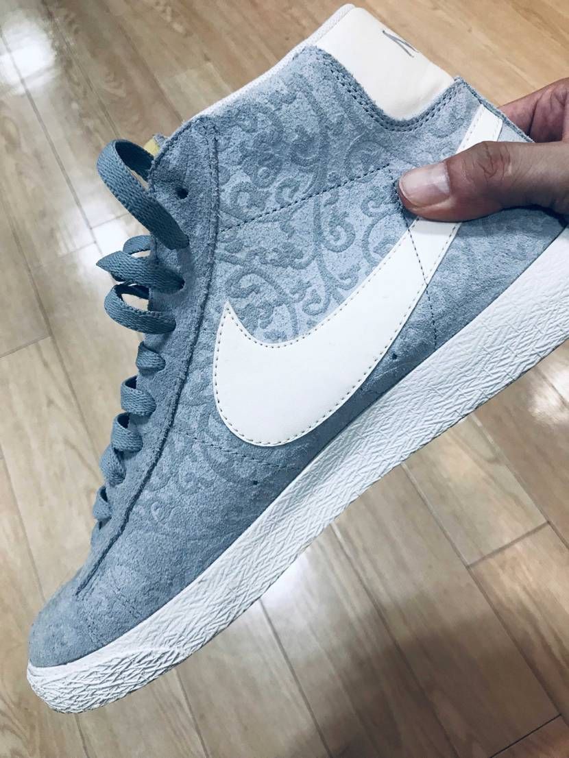 こちらのスニーカー👟

ブレーザーだと思うんですが、ご存知の方いらっしゃいま