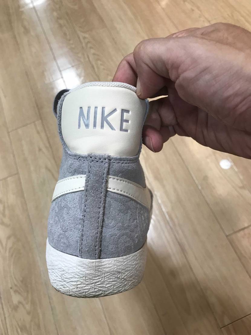 こちらのスニーカー👟

ブレーザーだと思うんですが、ご存